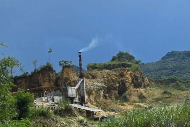 
 Kecamatan Klapanunggal Kabupaten Bogor memberhentikan aktifitas Pembakaran Sampah di kp. Bagogok Sebelum ada ijin Resmi.