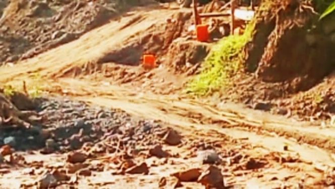 
 Tambang Ilegal Di Desa Karanganyar Kecamatan Purwanegara – Banjarnegara, Masyarakat Menunggu Ketegasan Pihak Dinas Terkait Dan APH. 