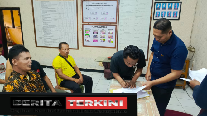 
 Polsek Krembung Amankan Empat Terduga Penikmat Judi Online, Dipulangkan karena Kurang Alat Bukti