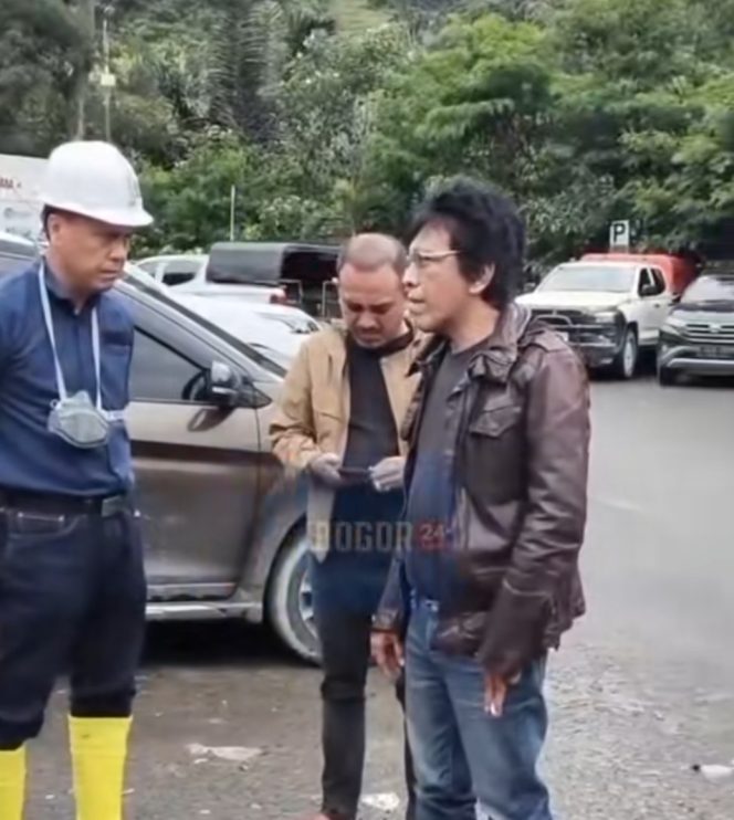 
 Heboh, Ditanya Apa Penyebabnya, Pihak PT Antam bilang ada Kayu yang terbakar di dalam lubang galian, Ini reaksi Adian